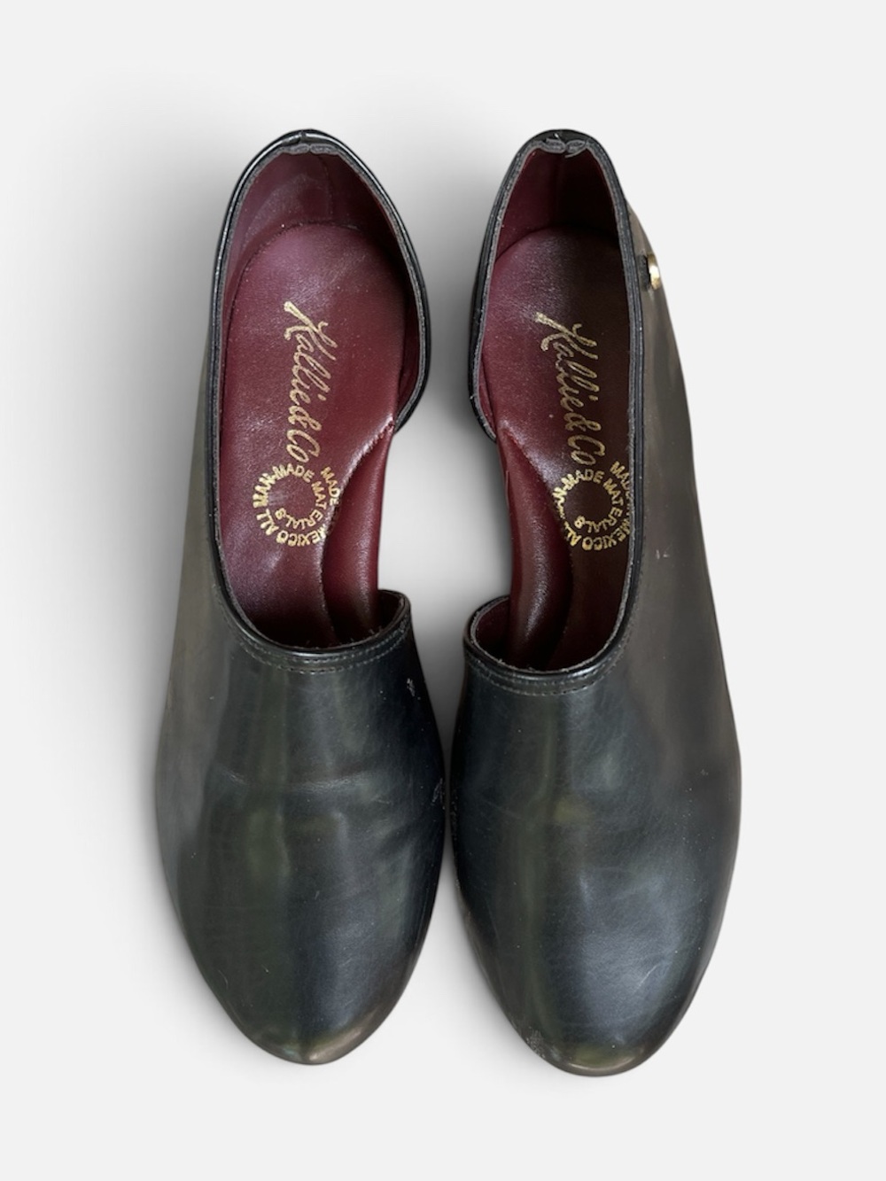 Kallie & Co. “Valentina” Cutout Slip On Flat Shoe in Black Size 7.5